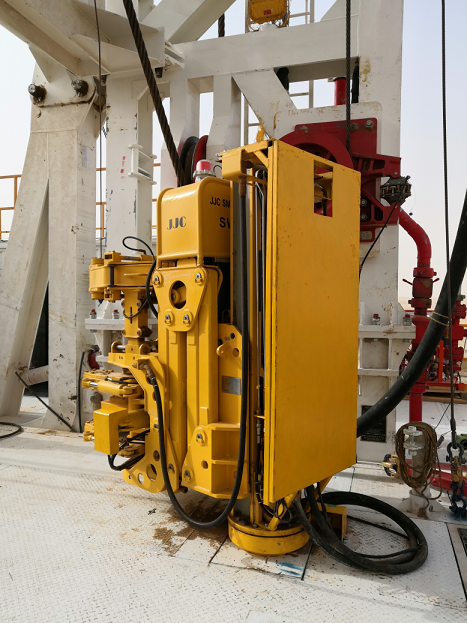 Iron roughneck dari JJC TEC di Arab Saudi (tembakan jarak dekat)
